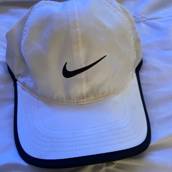 WOMENS NIKE HAT - Picture 1 of 4